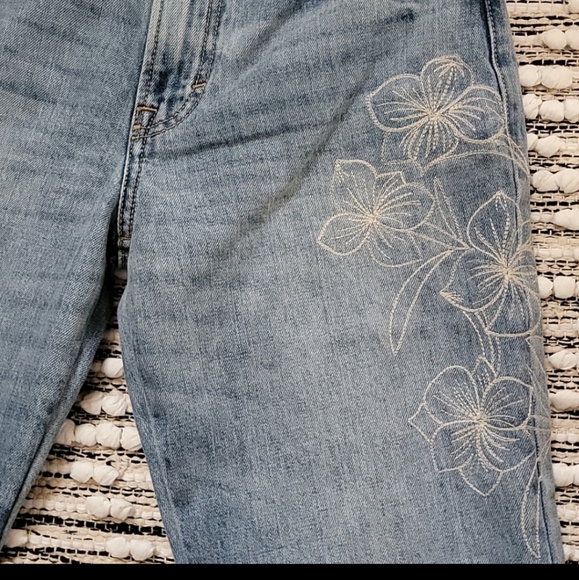 Lucky Brand Blue Sienna Embroidered Boyfriend Jeans Size 2 - Picture 3 of 8